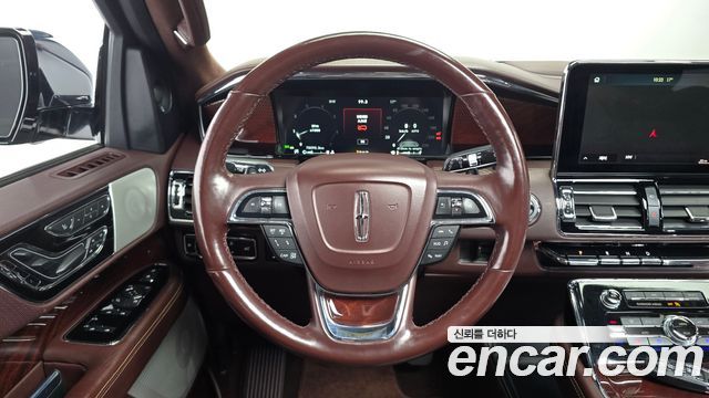 Lincoln Navigator 2021 — photo 18
