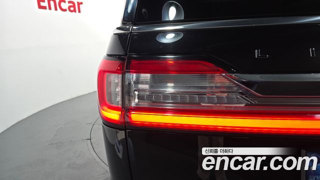 Lincoln Navigator 2021 — photo 9