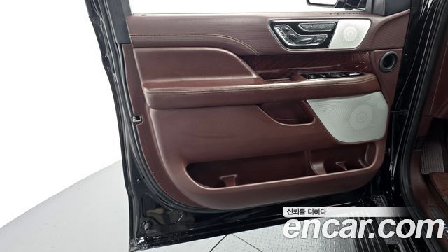 Lincoln Navigator 2021 — photo 14