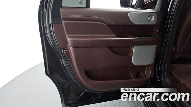 Lincoln Navigator 2021 — photo 15