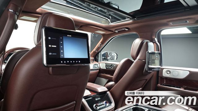 Lincoln Navigator 2021 — photo 27