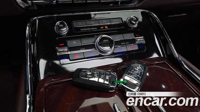 Lincoln Navigator 2021 — photo 32