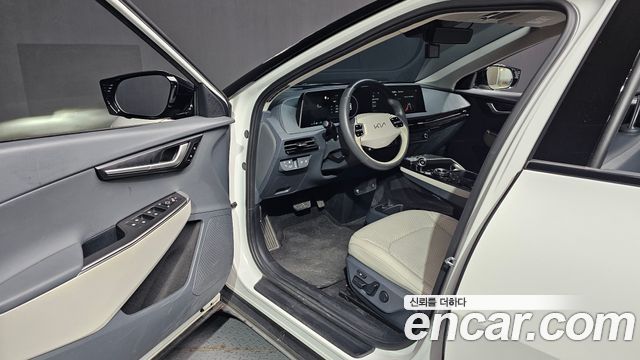Kia EV6 2022 — photo 16