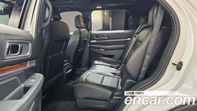 Ford Explorer 2018 — photo 18