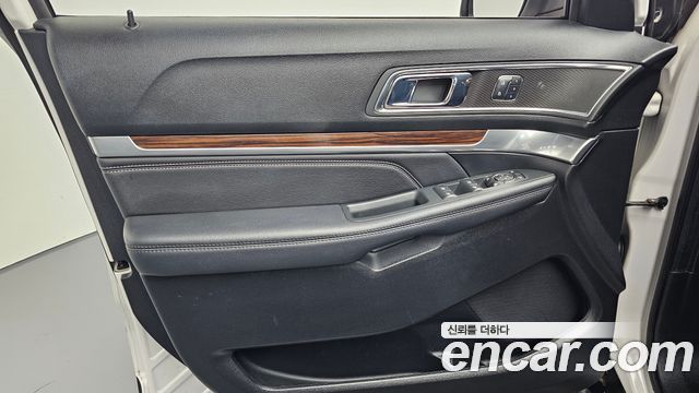 Ford Explorer 2018 — photo 14