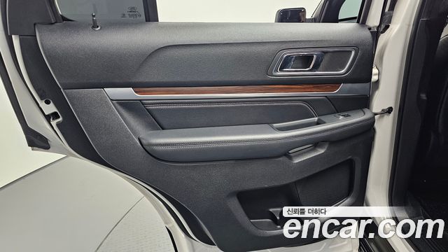 Ford Explorer 2018 — photo 15