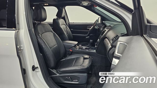 Ford Explorer 2018 — photo 16
