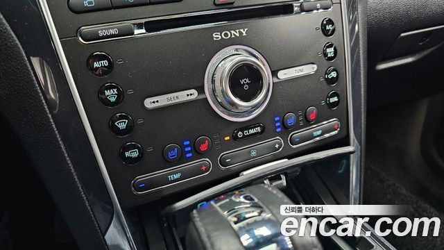 Ford Explorer 2018 — photo 32