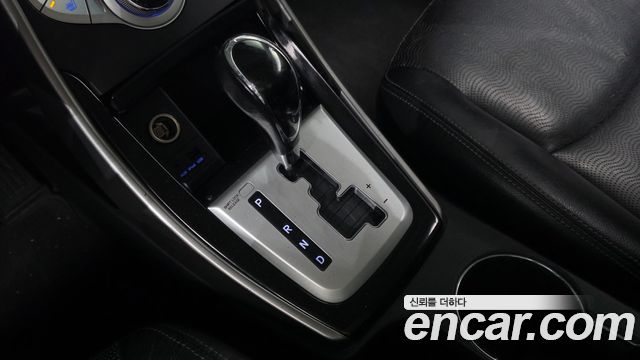 Hyundai AVANTE 2012 — photo 12
