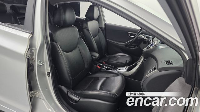 Hyundai AVANTE 2012 — photo 17
