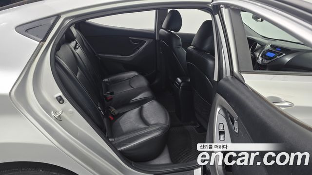 Hyundai AVANTE 2012 — photo 18
