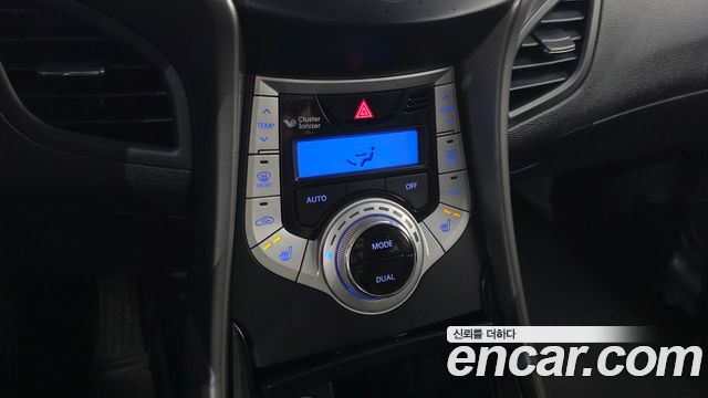 Hyundai AVANTE 2012 — photo 26