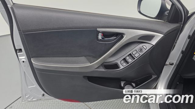 Hyundai AVANTE 2012 — photo 14