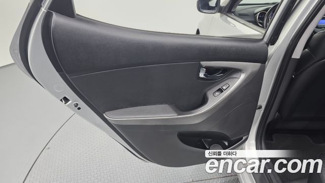 Hyundai AVANTE 2012 — photo 15