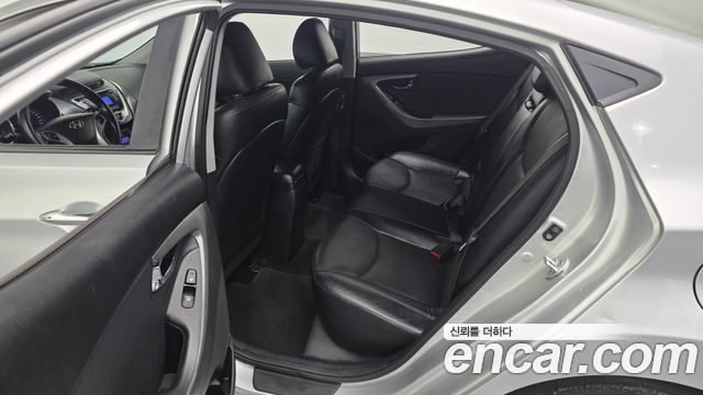 Hyundai AVANTE 2012 — photo 16