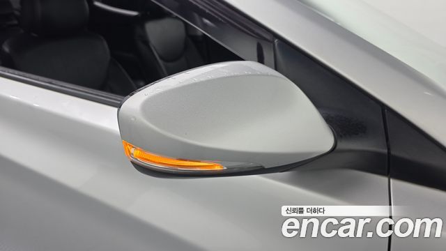 Hyundai AVANTE 2012 — photo 30