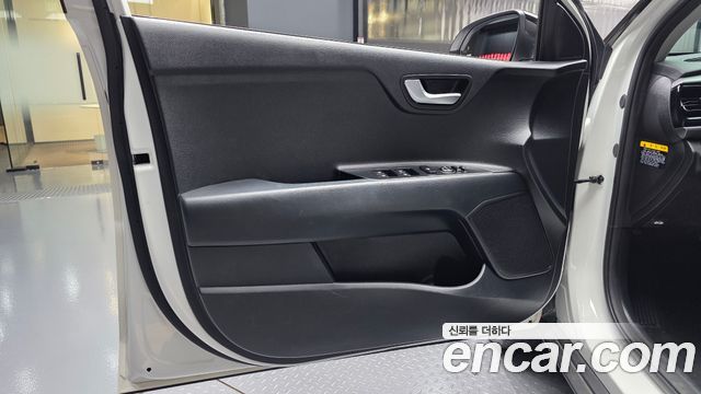 Kia Stonic 2019 — photo 14