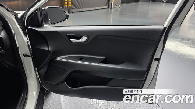 Kia Stonic 2019 — photo 15