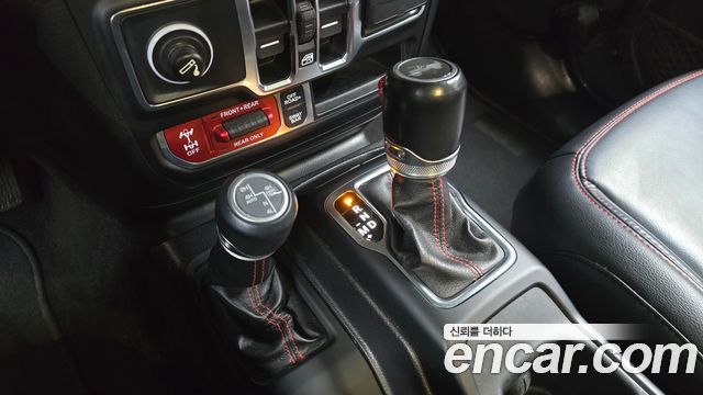 Jeep Wrangler 2021 — photo 12