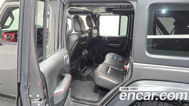 Jeep Wrangler 2021 — photo 17