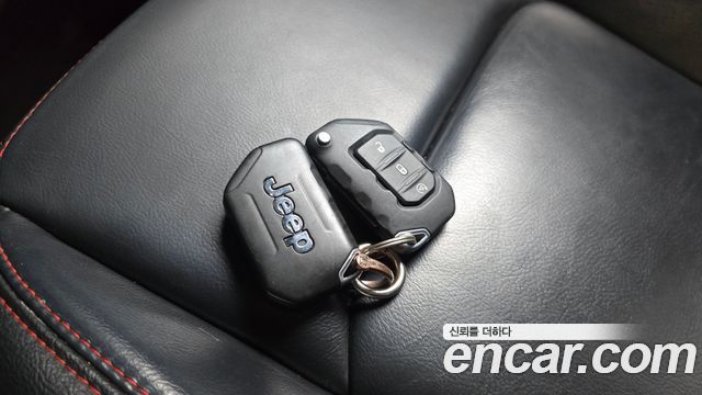 Jeep Wrangler 2021 — photo 21