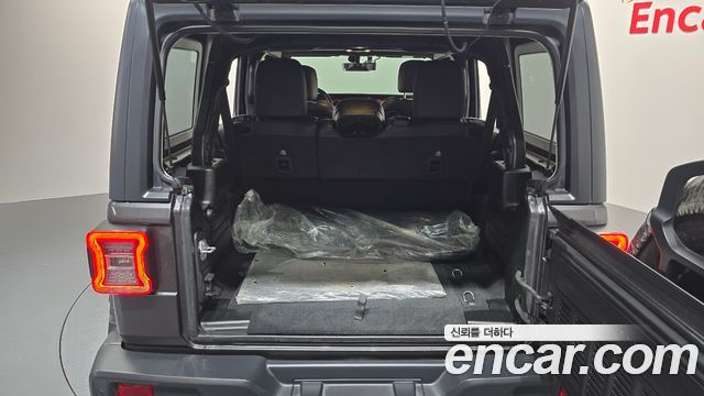 Jeep Wrangler 2021 — photo 22