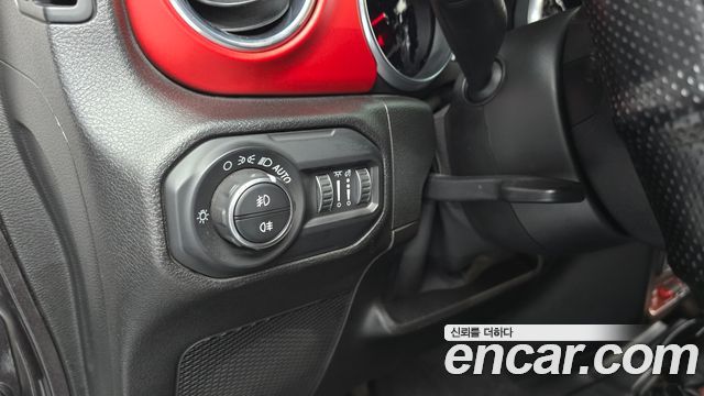 Jeep Wrangler 2021 — photo 25