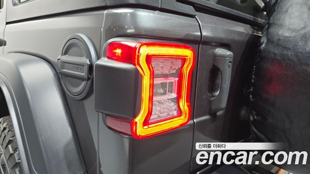 Jeep Wrangler 2021 — photo 9