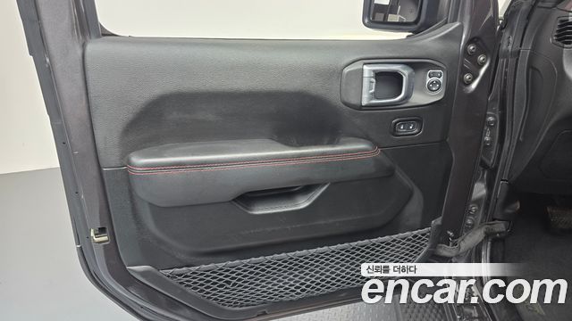 Jeep Wrangler 2021 — photo 14