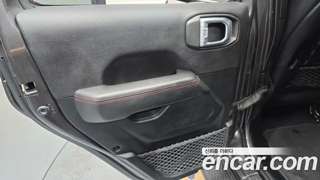 Jeep Wrangler 2021 — photo 15
