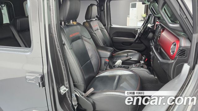 Jeep Wrangler 2021 — photo 16