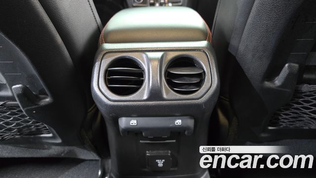 Jeep Wrangler 2021 — photo 29