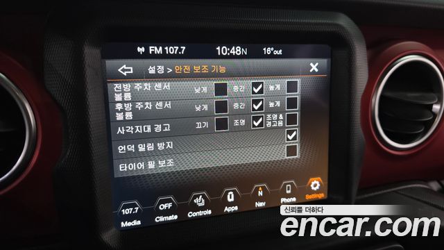 Jeep Wrangler 2021 — photo 30