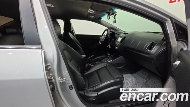 Kia K3 2015 — photo 10