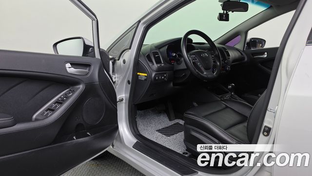 Kia K3 2015 — photo 11
