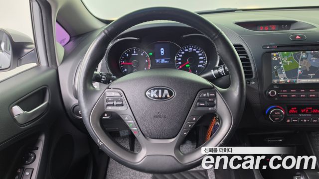 Kia K3 2015 — photo 12