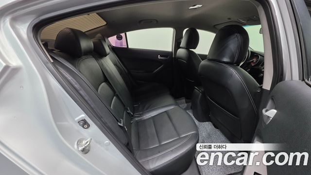 Kia K3 2015 — photo 19