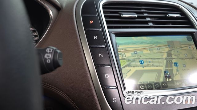 Lincoln MKX 2018 — photo 12