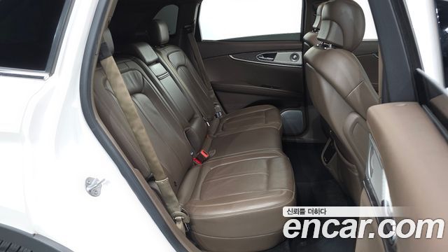 Lincoln MKX 2018 — photo 17