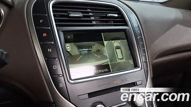 Lincoln MKX 2018 — photo 21