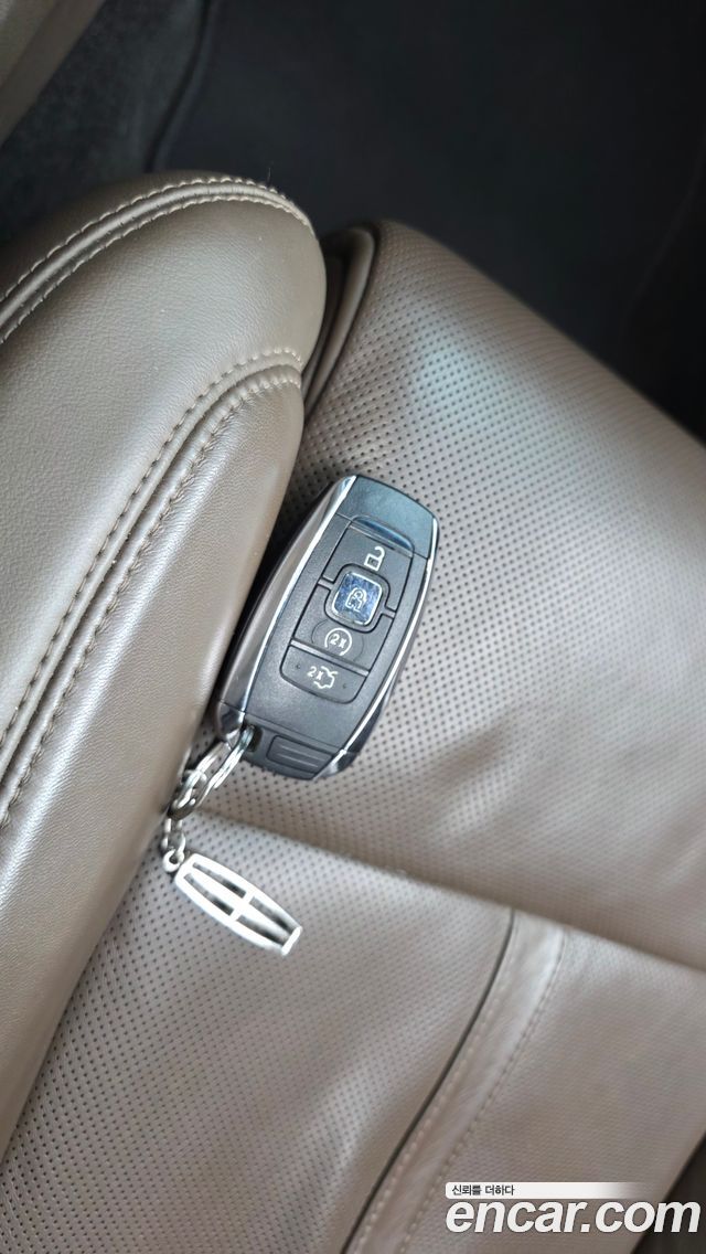Lincoln MKX 2018 — photo 30