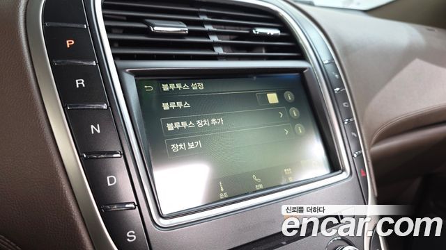 Lincoln MKX 2018 — photo 31