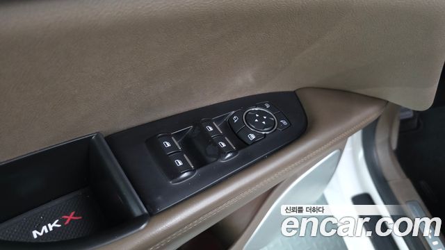 Lincoln MKX 2018 — photo 35