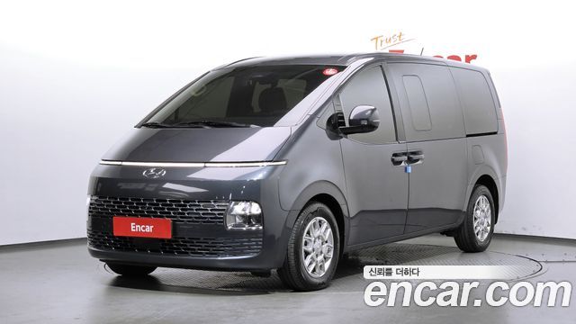 Hyundai Staria 2023 — photo 1