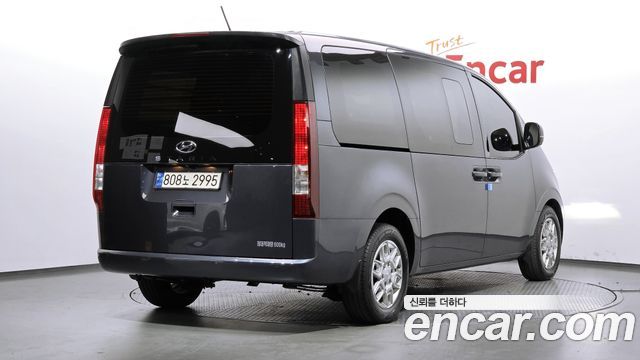 Hyundai Staria 2023 — photo 2