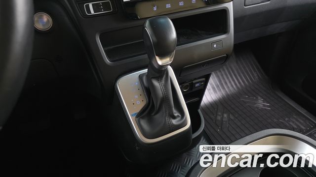 Hyundai Staria 2023 — photo 9