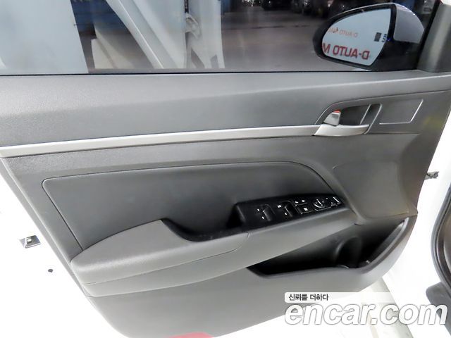 Hyundai AVANTE 2018 — photo 14