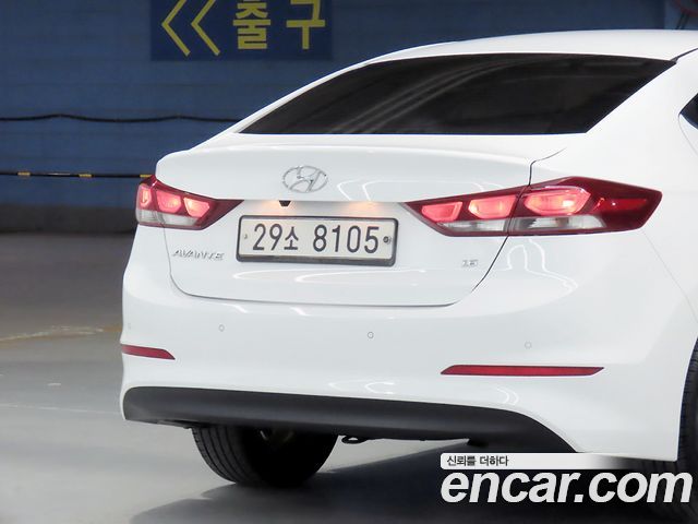Hyundai AVANTE 2018 — photo 16