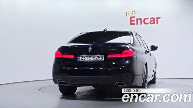 BMW 5-Series 2021 — photo 4