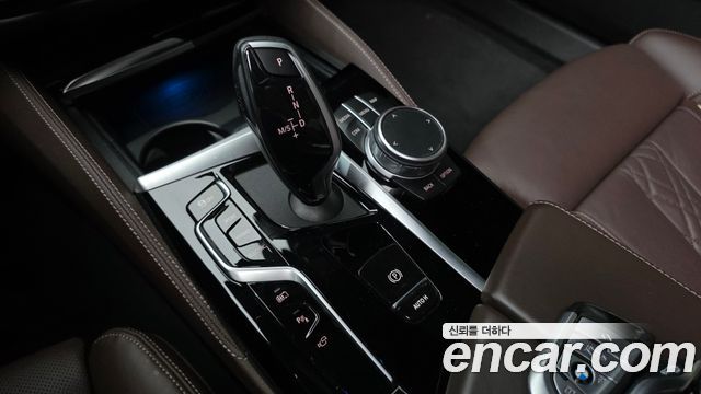 BMW 5-Series 2021 — photo 12